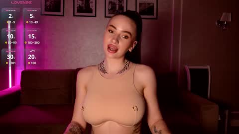 Snapshot of _moon_girl_18 chatting on 02.12.26 Nikol online show from 02.12.26