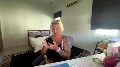 Francine Aisi Morpho - a genus of blue butterflies. online show from 01.08.25