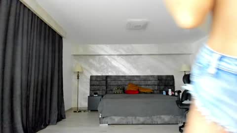 Snapshot of _myaa chatting on 02.07.25 Maya online show from 02.07.25