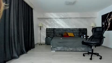 Snapshot of _myaa chatting on 03.12.25 Maya online show from 03.12.25