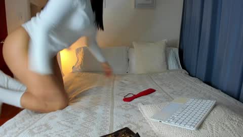 independent model natha online show from 01.22.25