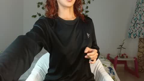 Snapshot of _nayade_ chatting on 01.05.25 _nayade_ online show from 01.05.25