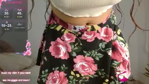 Snapshot of _nayade_ chatting on 09.21.25 _nayade_ online show from 09.21.25