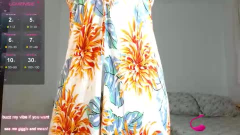 Snapshot of _nayade_ chatting on 11.09.25 _nayade_ online show from 11.09.25