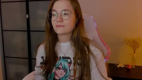 Mia with a big heart  online show from 12.04.24