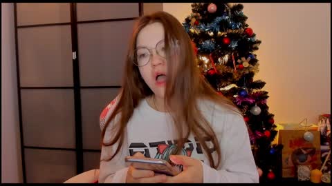 Mia with a big heart  online show from 12.31.24