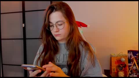 Mia with a big heart  online show from 01.12.25