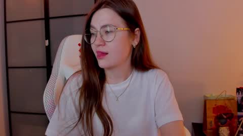 Mia with a big heart  online show from 01.18.25