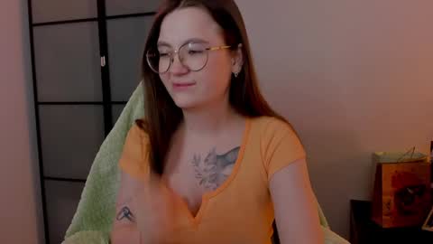 Mia with a big heart  online show from 02.08.25