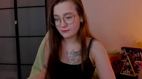 Mia with a big heart  online show from 02.12.25