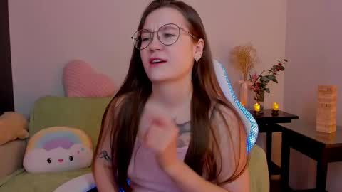 Mia with a big heart  online show from 02.19.25