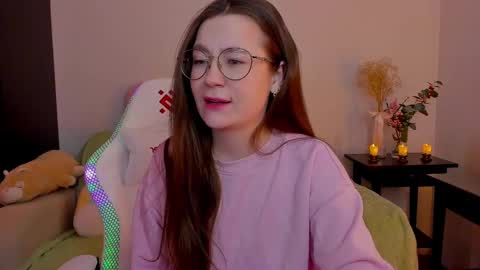 Mia with a big heart  online show from 02.23.25