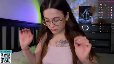 Mia with a big heart  online show from 10.15.25