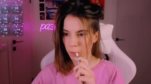 Snapshot of _ni_kiss chatting on 02.14.26 Nika online show from 02.14.26