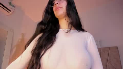 Snapshot of _niah_ chatting on 01.10.25 Niah You can call me Ni or cutie haha online show from 01.10.25