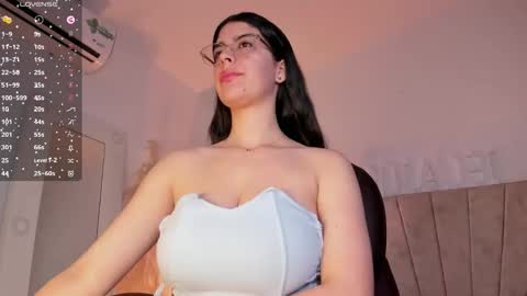 Snapshot of _niah_ chatting on 01.19.25 Niah You can call me Ni or cutie haha online show from 01.19.25