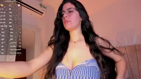 Snapshot of _niah_ chatting on 01.28.25 Niah You can call me Ni or cutie haha online show from 01.28.25