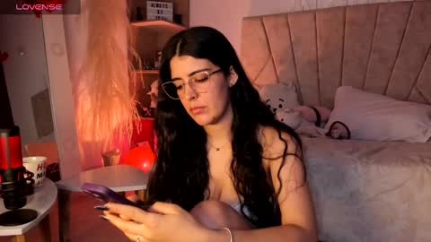 Snapshot of _niah_ chatting on 02.18.25 Niah You can call me Ni or cutie haha online show from 02.18.25