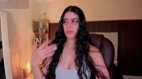 Snapshot of _niah_ chatting on 09.24.25 Niah You can call me Ni or cutie haha online show from 09.24.25