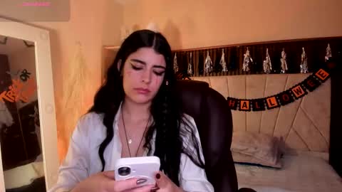 Snapshot of _niah_ chatting on 10.28.25 Niah You can call me Ni or cutie haha online show from 10.28.25