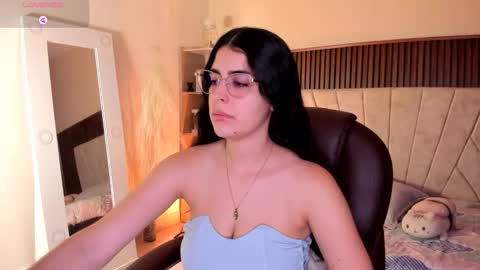 Snapshot of _niah_ chatting on 11.27.25 Niah You can call me Ni or cutie haha online show from 11.27.25