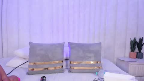 Snapshot of _nicole_moon chatting on 02.17.26 Niole online show from 02.17.26