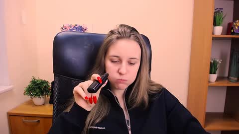 Snapshot of _nicole_new chatting on 01.18.25 Nica online show from 01.18.25