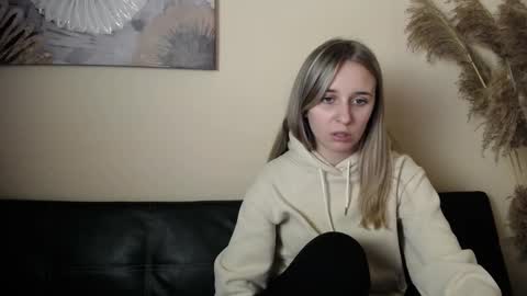 Snapshot of _nicole_new chatting on 11.09.25 Nica online show from 11.09.25