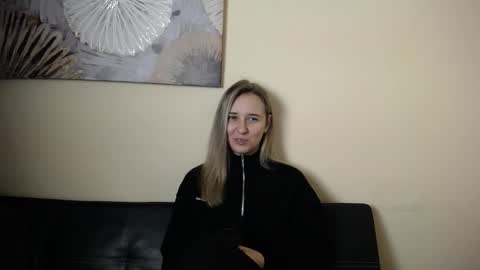 Snapshot of _nicole_new chatting on 11.28.25 Nica online show from 11.28.25