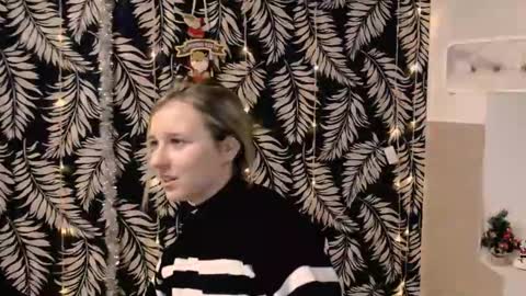 Snapshot of _nicole_new chatting on 12.20.25 Nica online show from 12.20.25