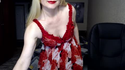 Snapshot of _night_fantasy_ chatting on 02.04.25 Donella online show from 02.04.25