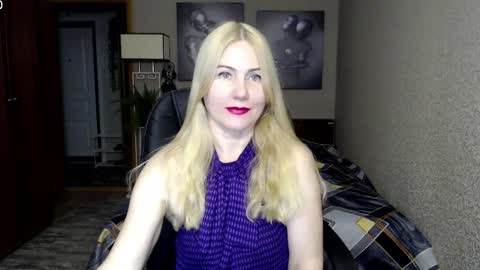 Snapshot of _night_fantasy_ chatting on 02.14.25 Donella online show from 02.14.25