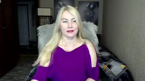 Snapshot of _night_fantasy_ chatting on 10.28.25 Donella online show from 10.28.25