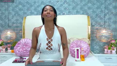 Snapshot of _ninafox_ chatting on 10.17.25 ninafox online show from 10.17.25