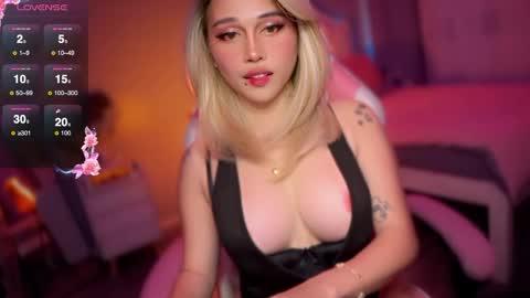 Snapshot of _nippleticklexxx chatting on 12.17.25 Lily online show from 12.17.25