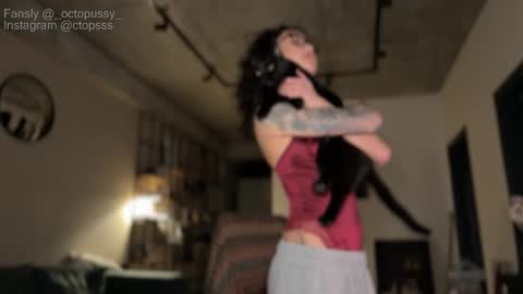 Snapshot of _octopussy_ chatting on 02.09.26 Mikayla online show from 02.09.26