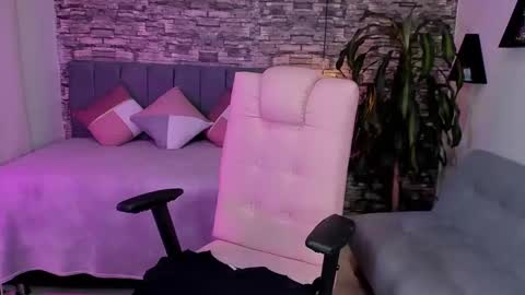 Snapshot of _oliviawilde chatting on 01.19.25 Mariana online show from 01.19.25