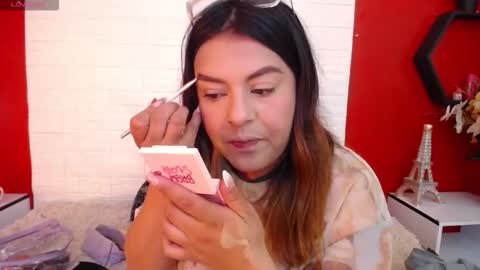 Snapshot of _poison_sweet chatting on 12.01.25 Laura online show from 12.01.25