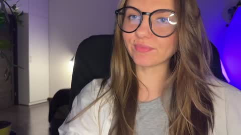 Snapshot of _private_person_ chatting on 12.18.24 HADLY today day-off see u online 0112 online show from 12.18.24