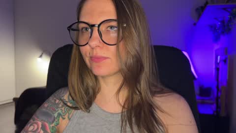 Snapshot of _private_person_ chatting on 12.18.24 HADLY today day-off see u online 0112 online show from 12.18.24