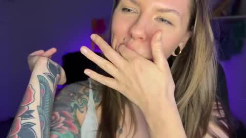 Snapshot of _private_person_ chatting on 02.11.25 HADLY today day-off see u online 0112 online show from 02.11.25