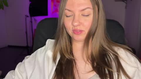 Snapshot of _private_person_ chatting on 03.03.25 HADLY today day-off see u online 0112 online show from 03.03.25