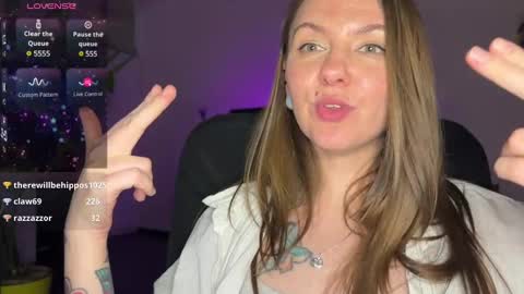 Snapshot of _private_person_ chatting on 03.11.25 HADLY today day-off see u online 0112 online show from 03.11.25