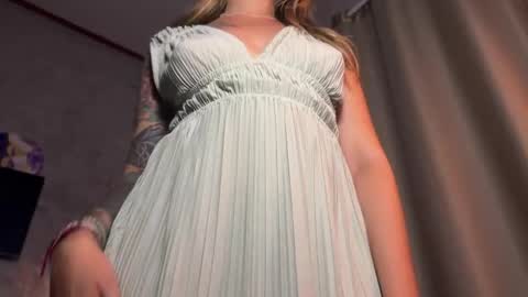 Snapshot of _private_person_ chatting on 11.29.25 HADLY today day-off see u online 0112 online show from 11.29.25