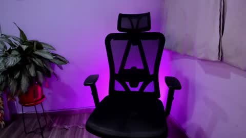 Snapshot of _purplecherry_ chatting on 06.12.26 Cherr online show from 06.12.26