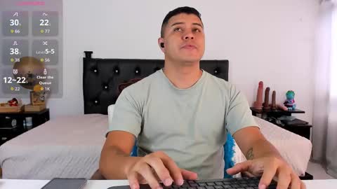 Snapshot of _ragnarb chatting on 11.29.25 online show from 11.29.25