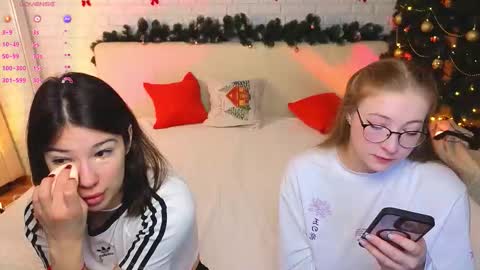 Merlizz Eva Jane Mila Nicole  left to right  online show from 12.21.25