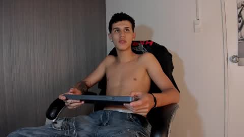 Snapshot of _realwav chatting on 10.18.25 wav online show from 10.18.25