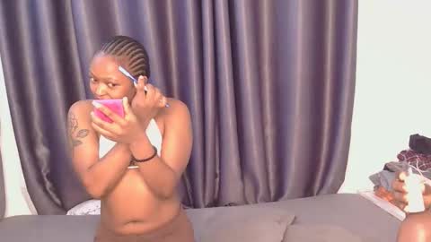 Snapshot of _roxxana chatting on 04.12.26 Roxxana online show from 04.12.26