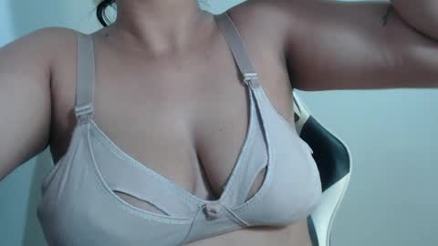 Snapshot of _samantha_fox19 chatting on 04.05.26 _samantha_fox19 online show from 04.05.26